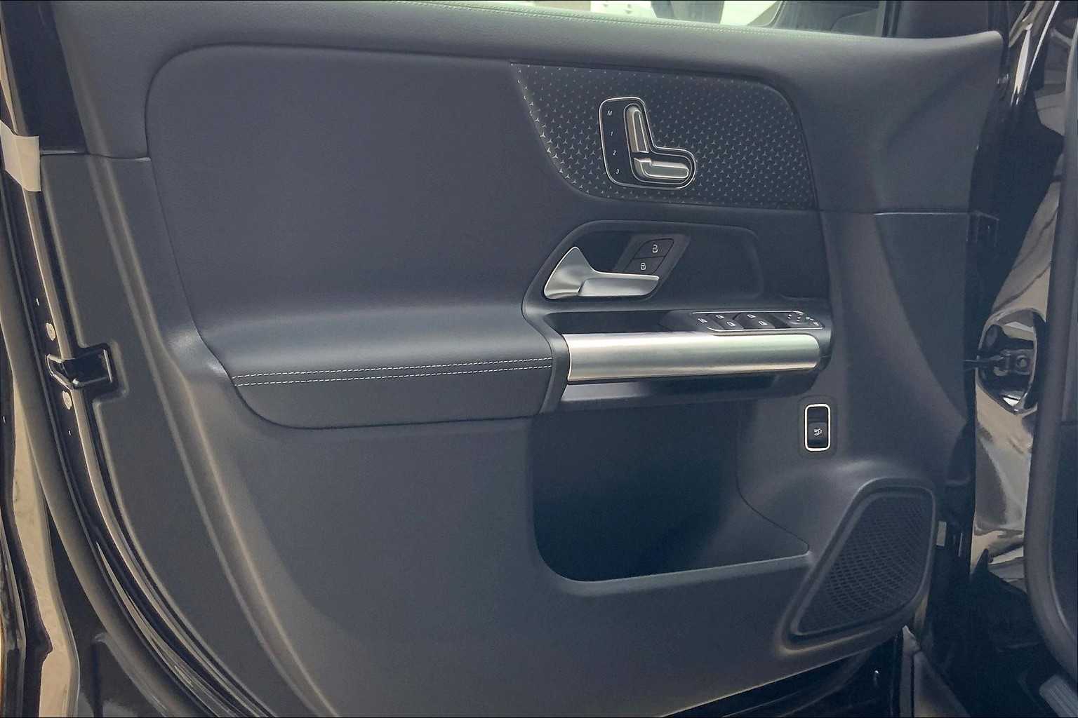 2025 Mercedes Benz GLA 250 photo 13