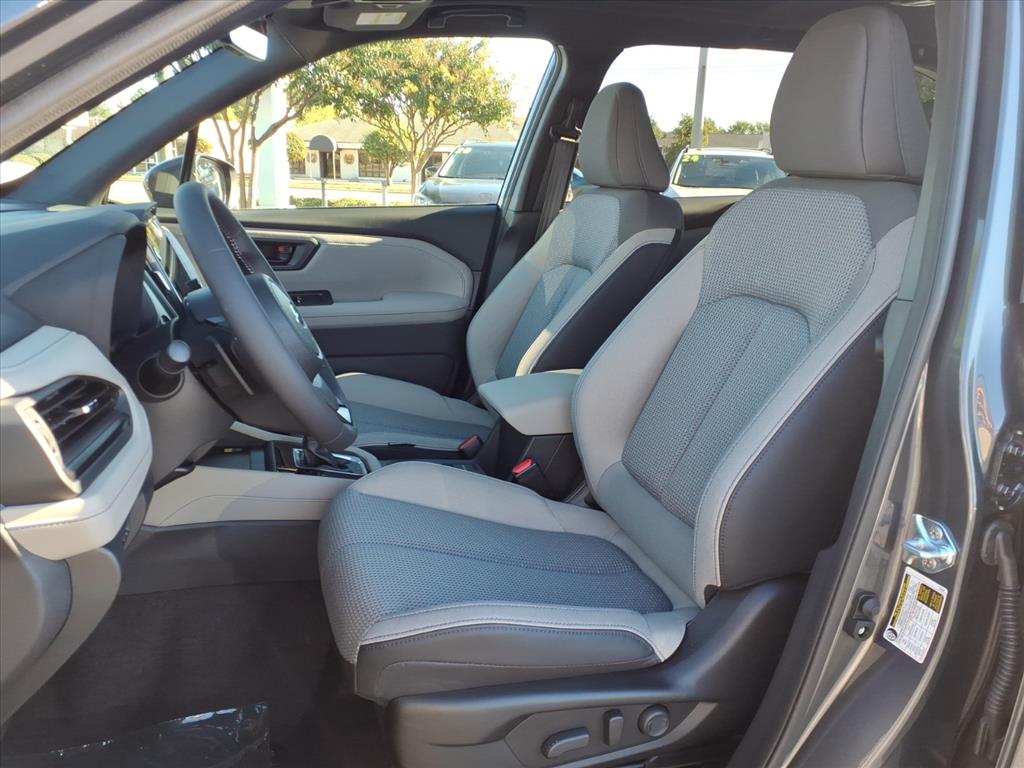 2025 Subaru Forester Premium photo 3