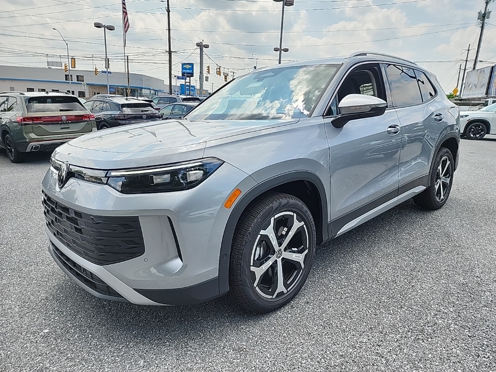 2025 Volkswagen Tiguan SE's photo