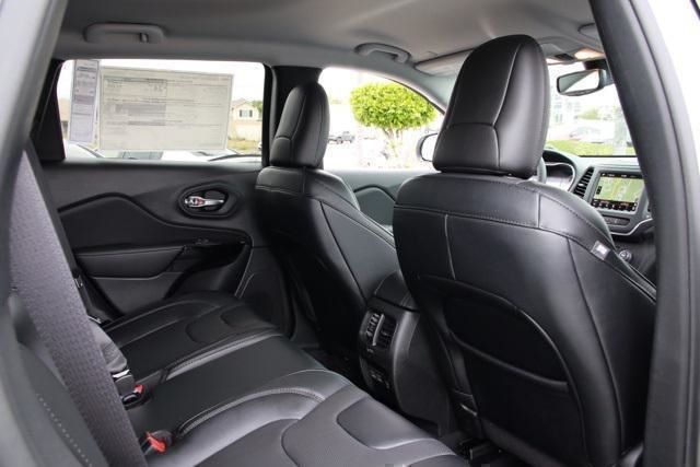 New 2023 Bright White Clear-Coat Exterior Paint Jeep Altitude Lux image 20