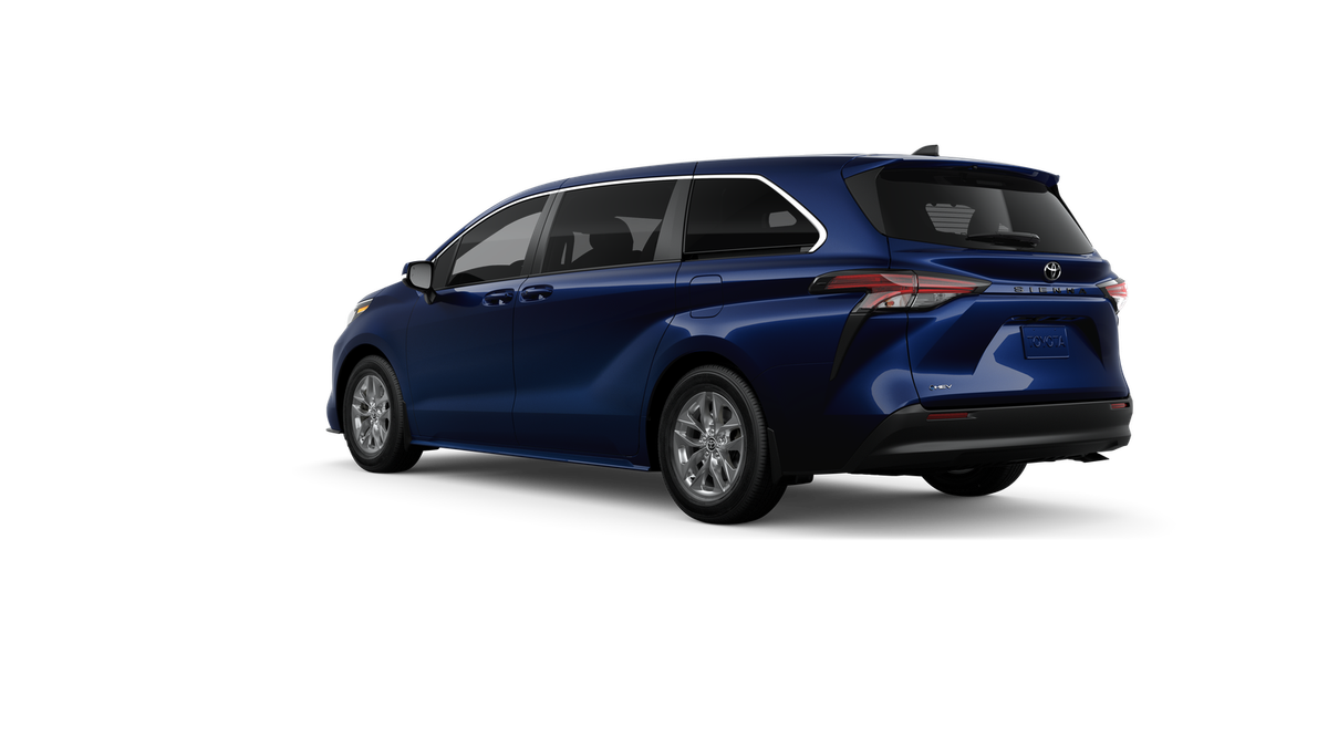 2026 Toyota Sienna LE photo 2