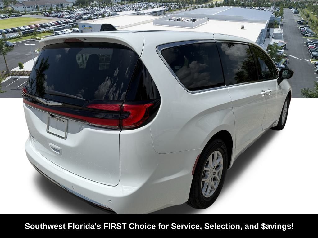 2026 Chrysler Pacifica photo 3