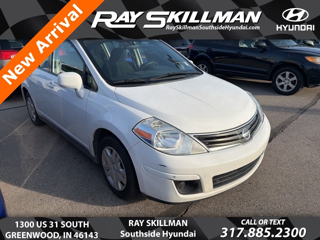 2012 Nissan Versa S's photo