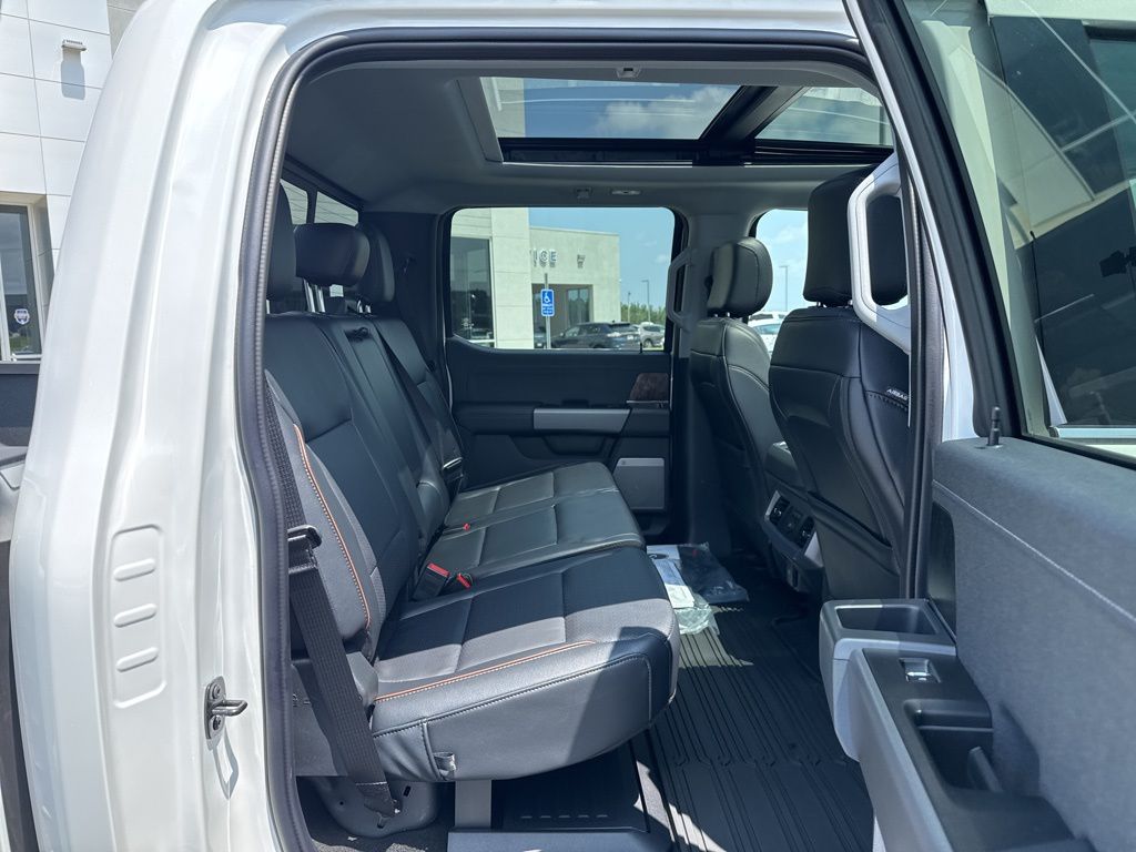 2025 Ford F-350 Lariat photo 16
