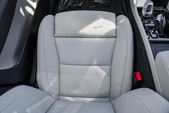 2025 Volvo XC40 Plus photo 24