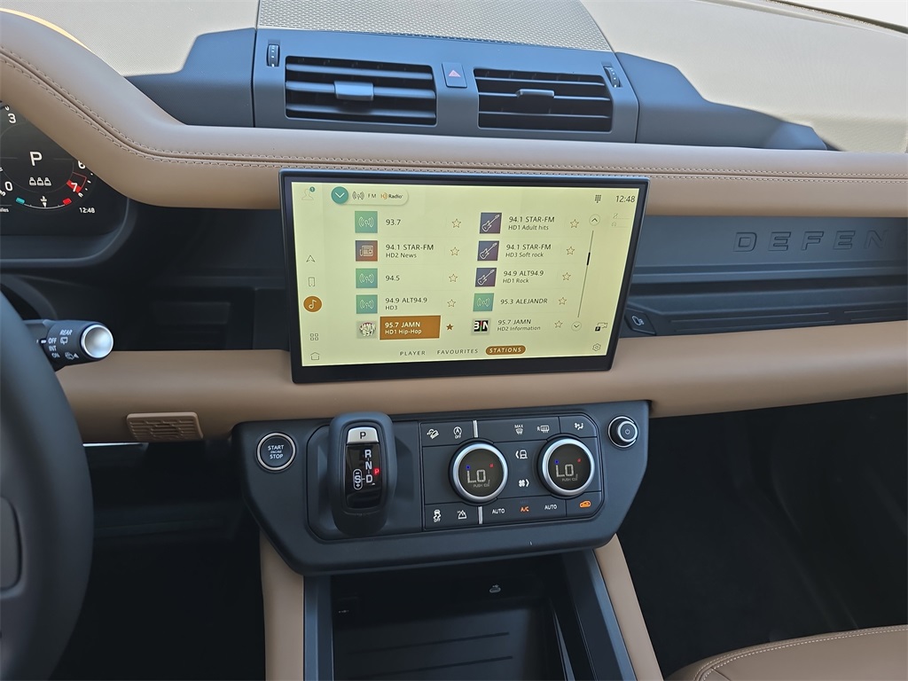 2025 Land Rover Defender 110 S photo 19