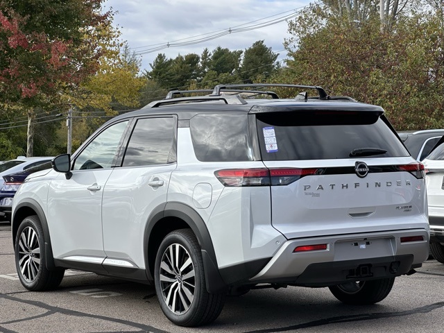 2025 Nissan Pathfinder Platinum photo 3