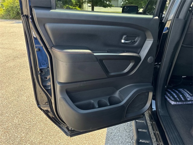 2021 Nissan Titan PRO-4X photo 14
