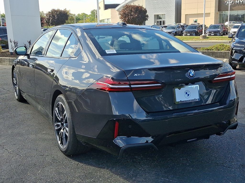 2026 Bmw 550e 550e xDrive photo 2