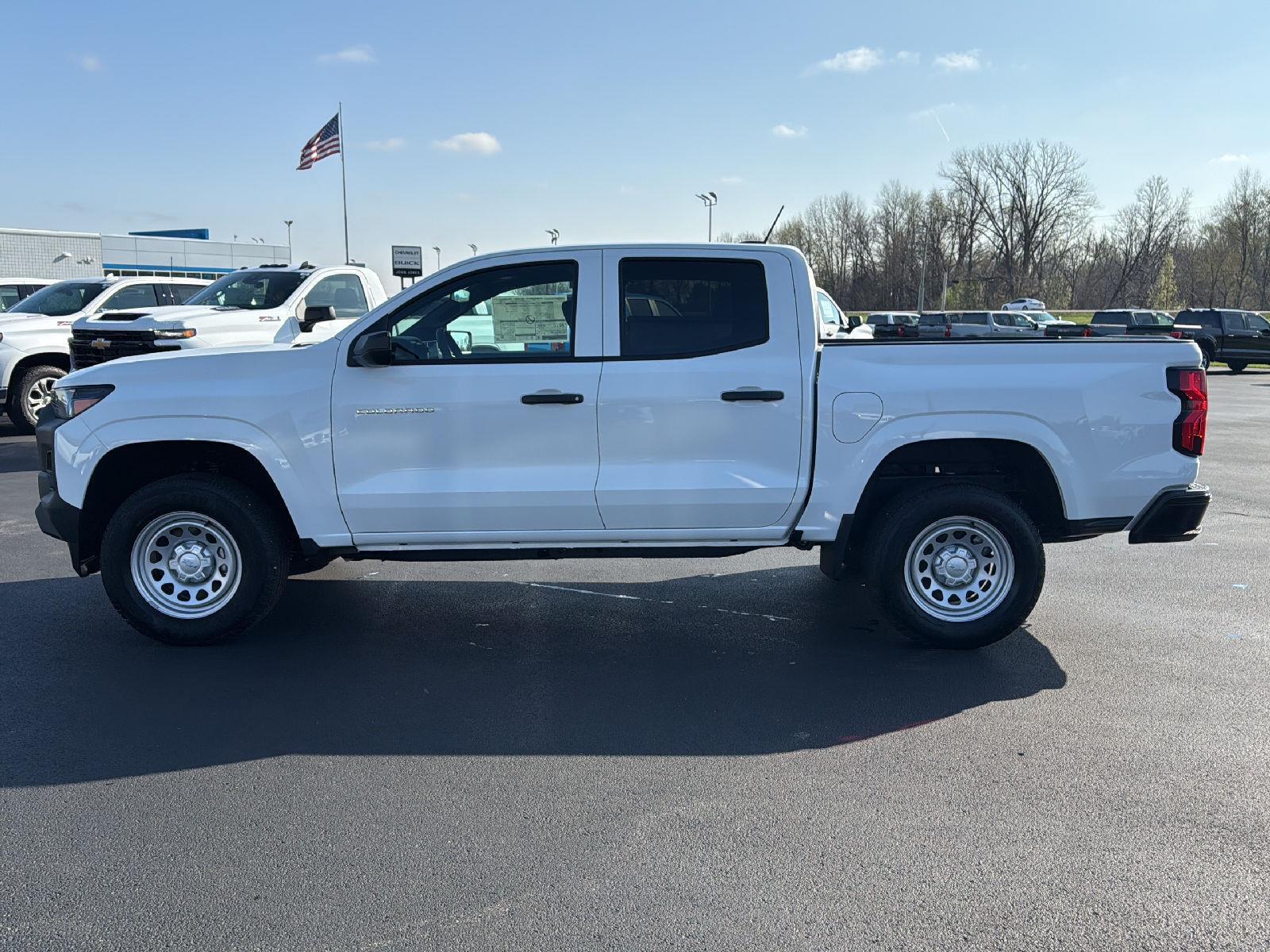 2025 Chevrolet Colorado LT photo 3