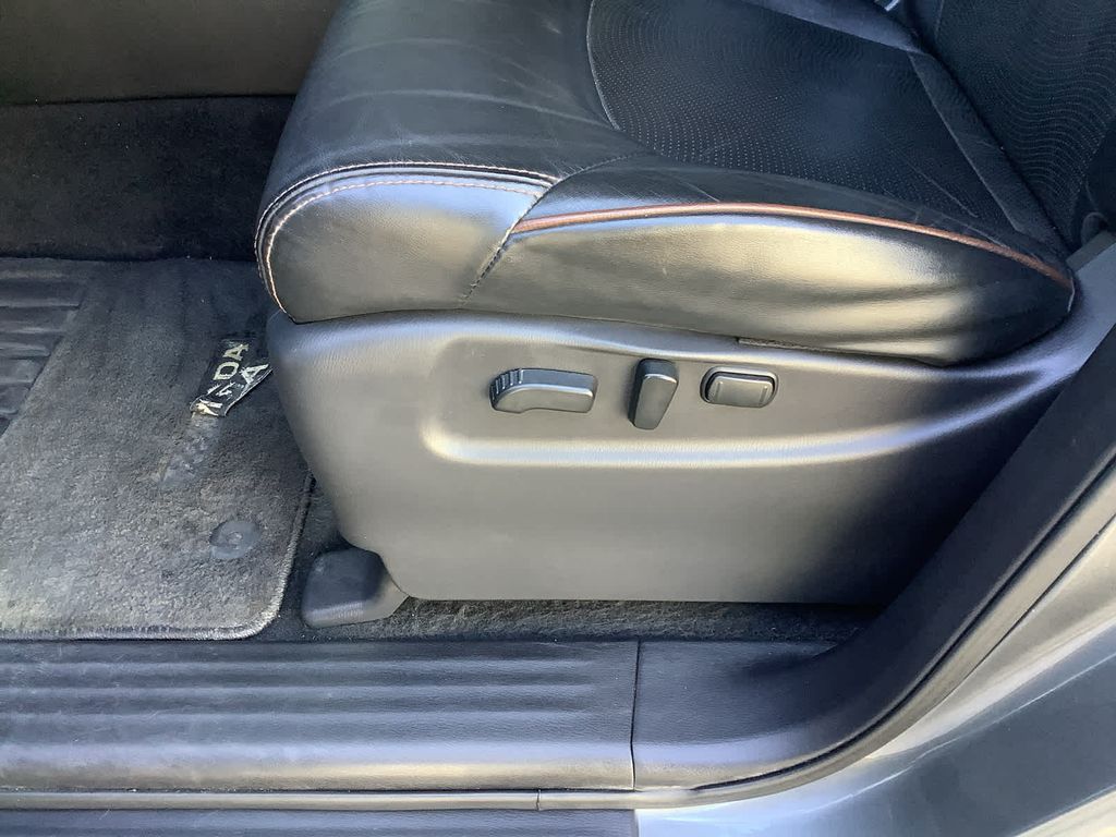 2020 Nissan Armada SL photo 26