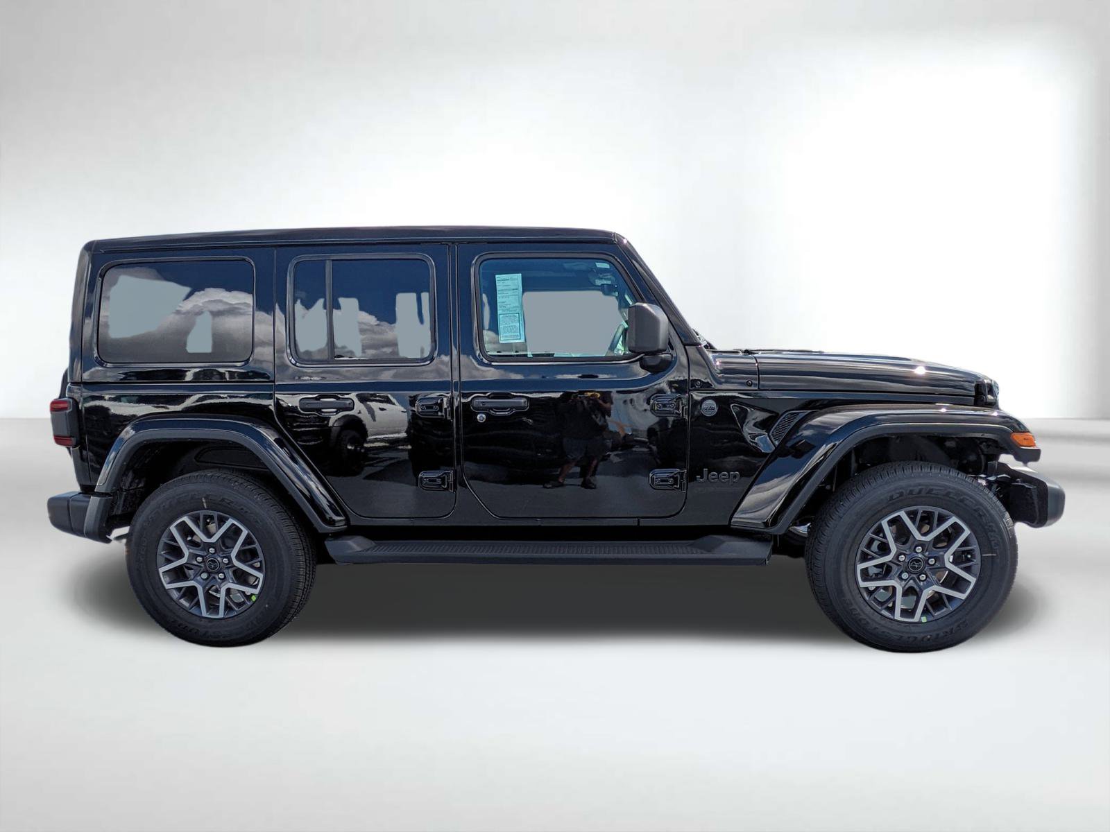 2025 Jeep Wrangler Sahara photo 3