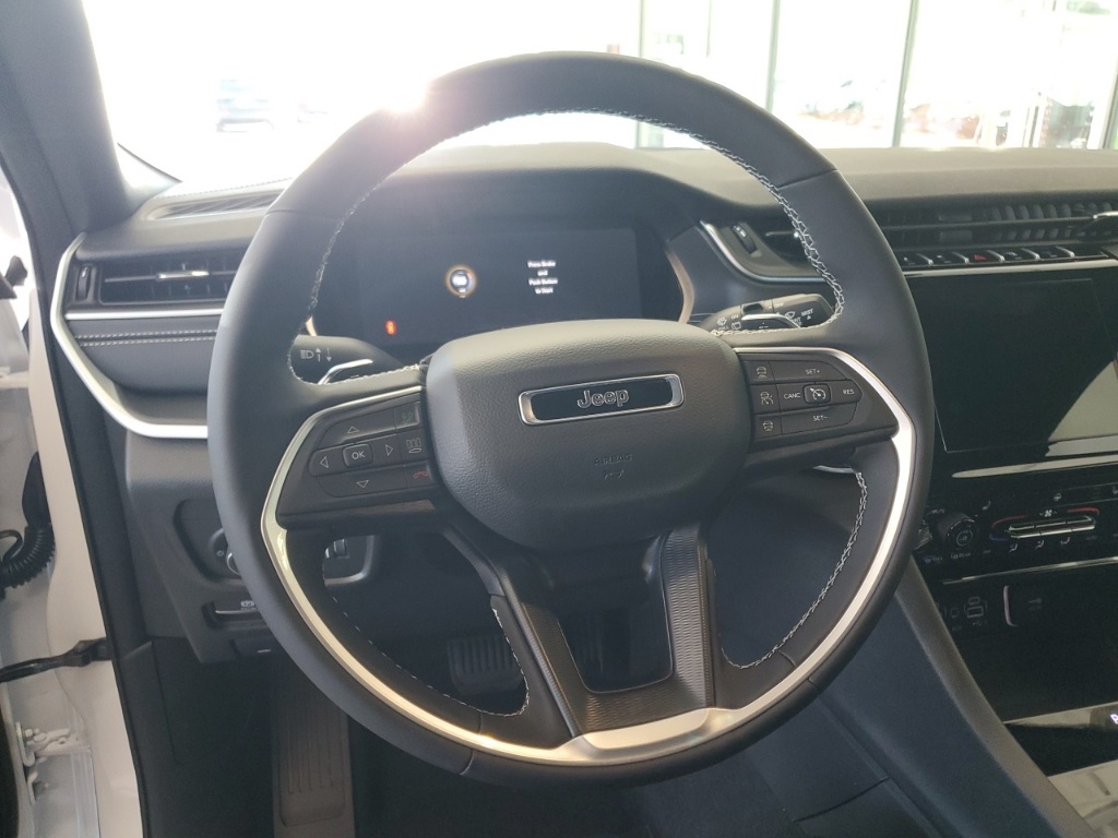 2025 Jeep Grand Cherokee Laredo X photo 8
