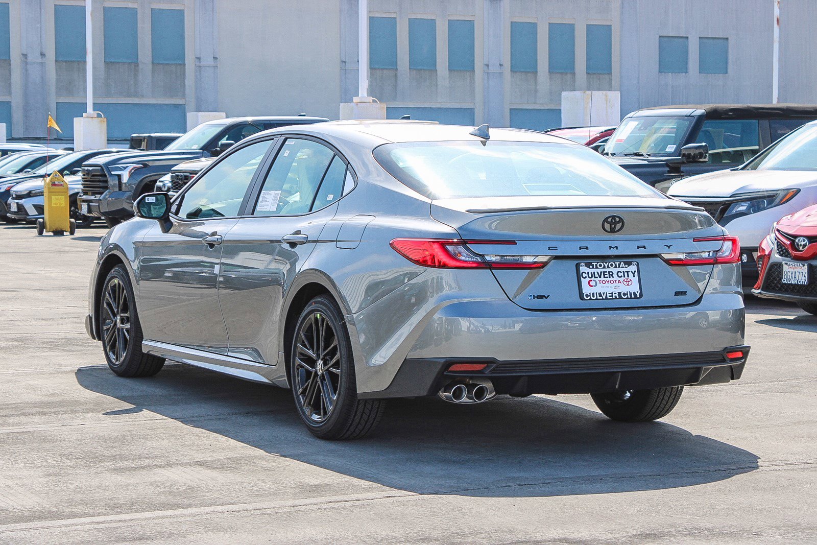 2025 Toyota Camry SE photo 5