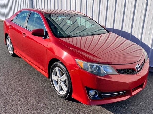 2012 Toyota Camry SE photo 2