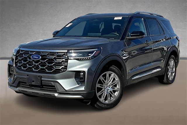 2025 Ford Explorer Platinum's photo