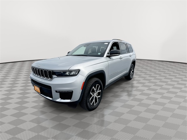 2024 Jeep Grand Cherokee Limited photo 3