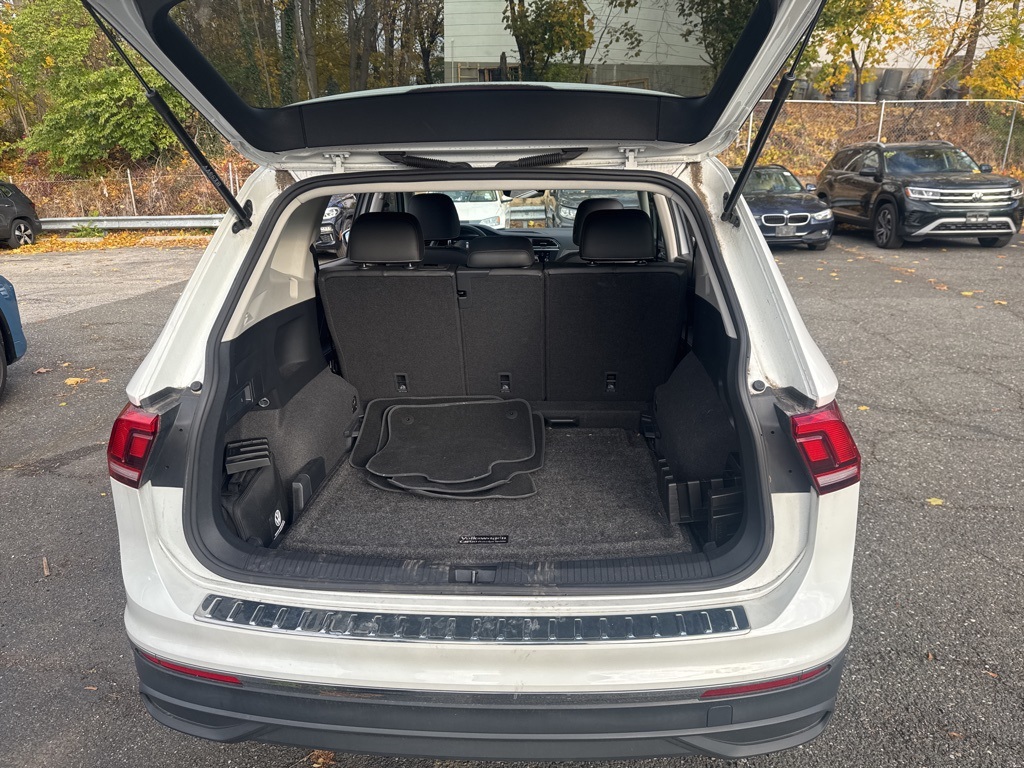 2023 Volkswagen Tiguan SE photo 4