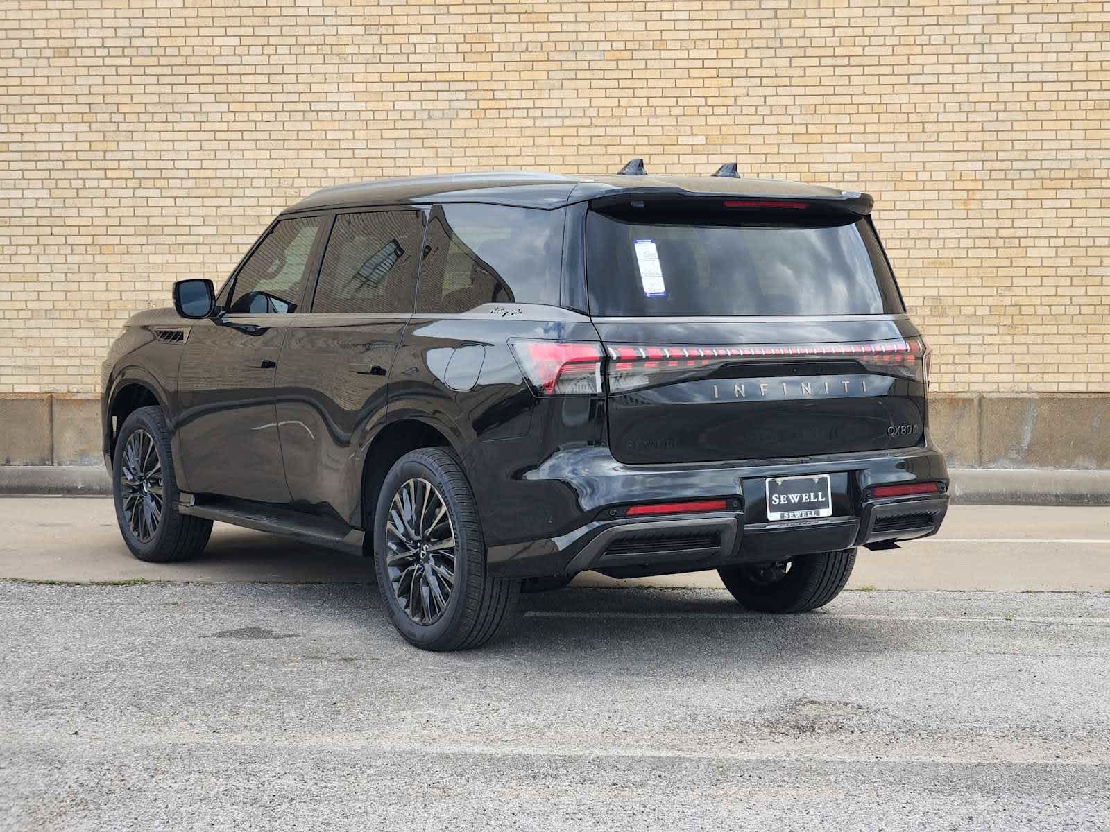 2025 Infiniti QX80 photo 4