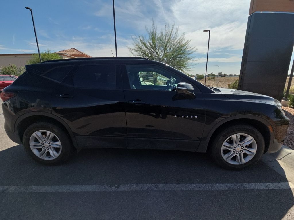 2022 Chevrolet Blazer photo 2