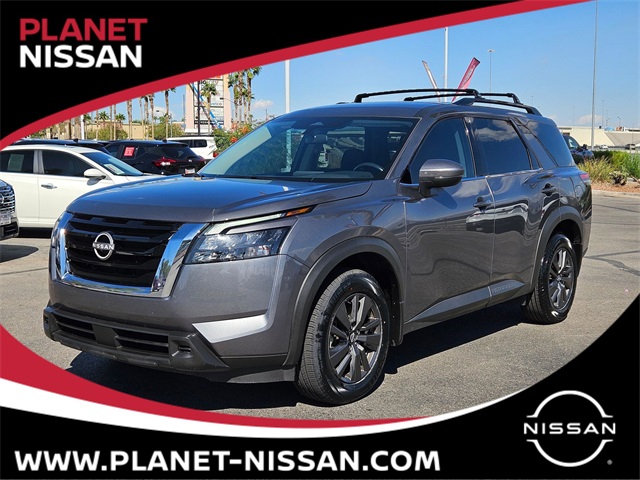 2024 Nissan Pathfinder SV's photo