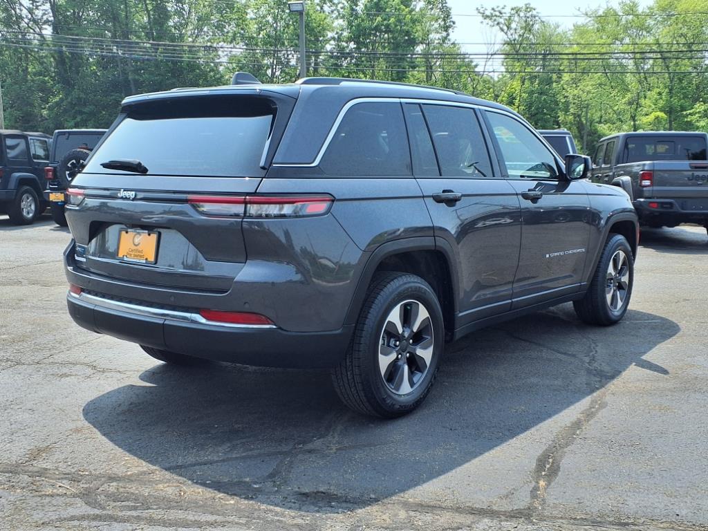 2022 Jeep Cherokee Base Limited photo 3