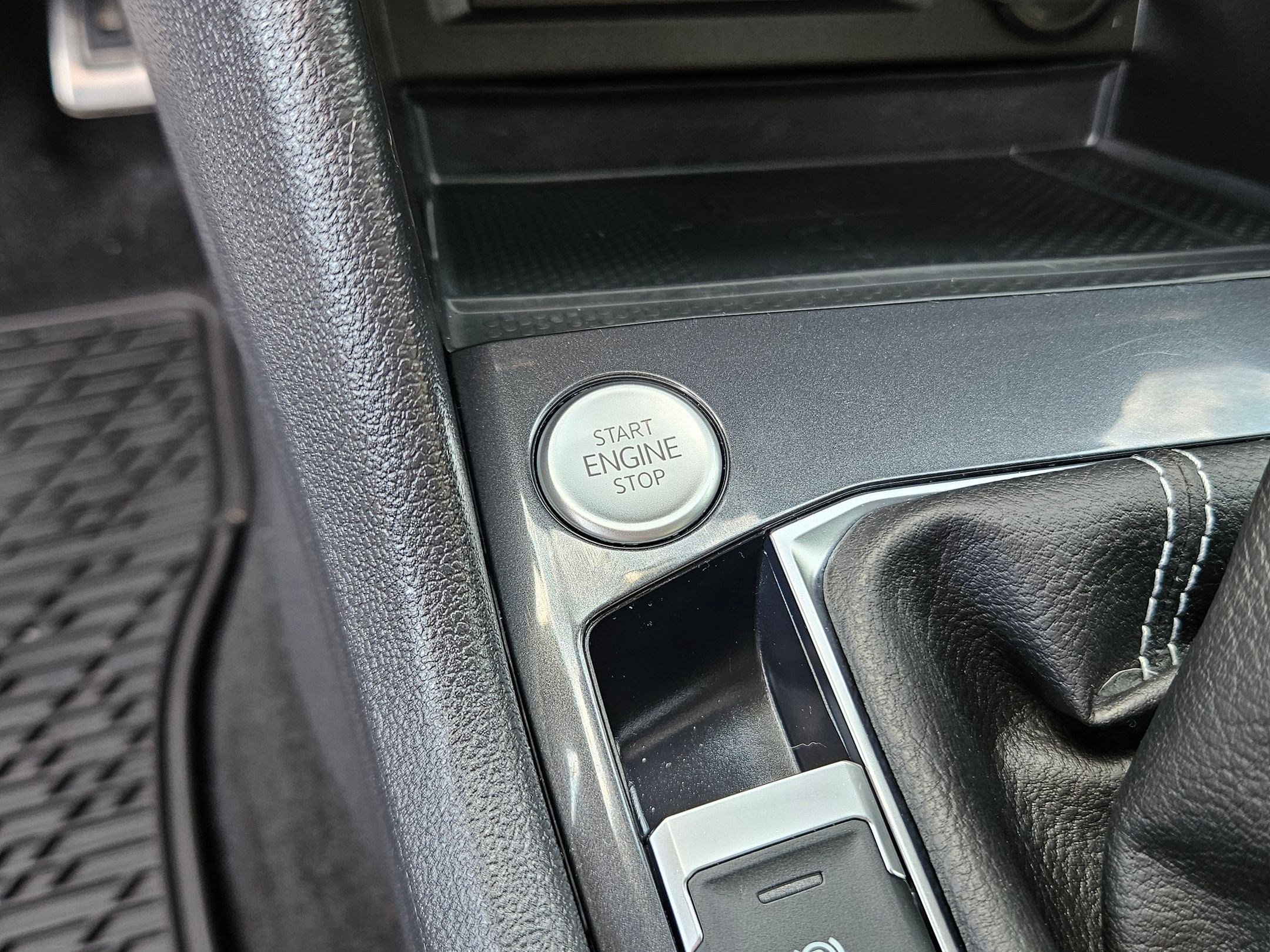 2023 Volkswagen Tiguan SE R-Line Black photo 18