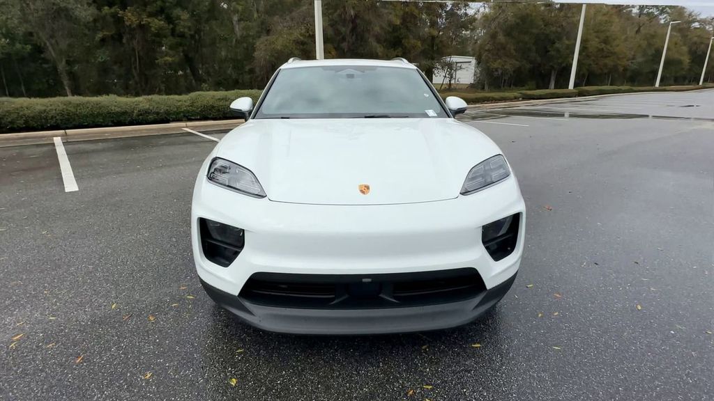 2025 Porsche Macan Electric 4 photo 3