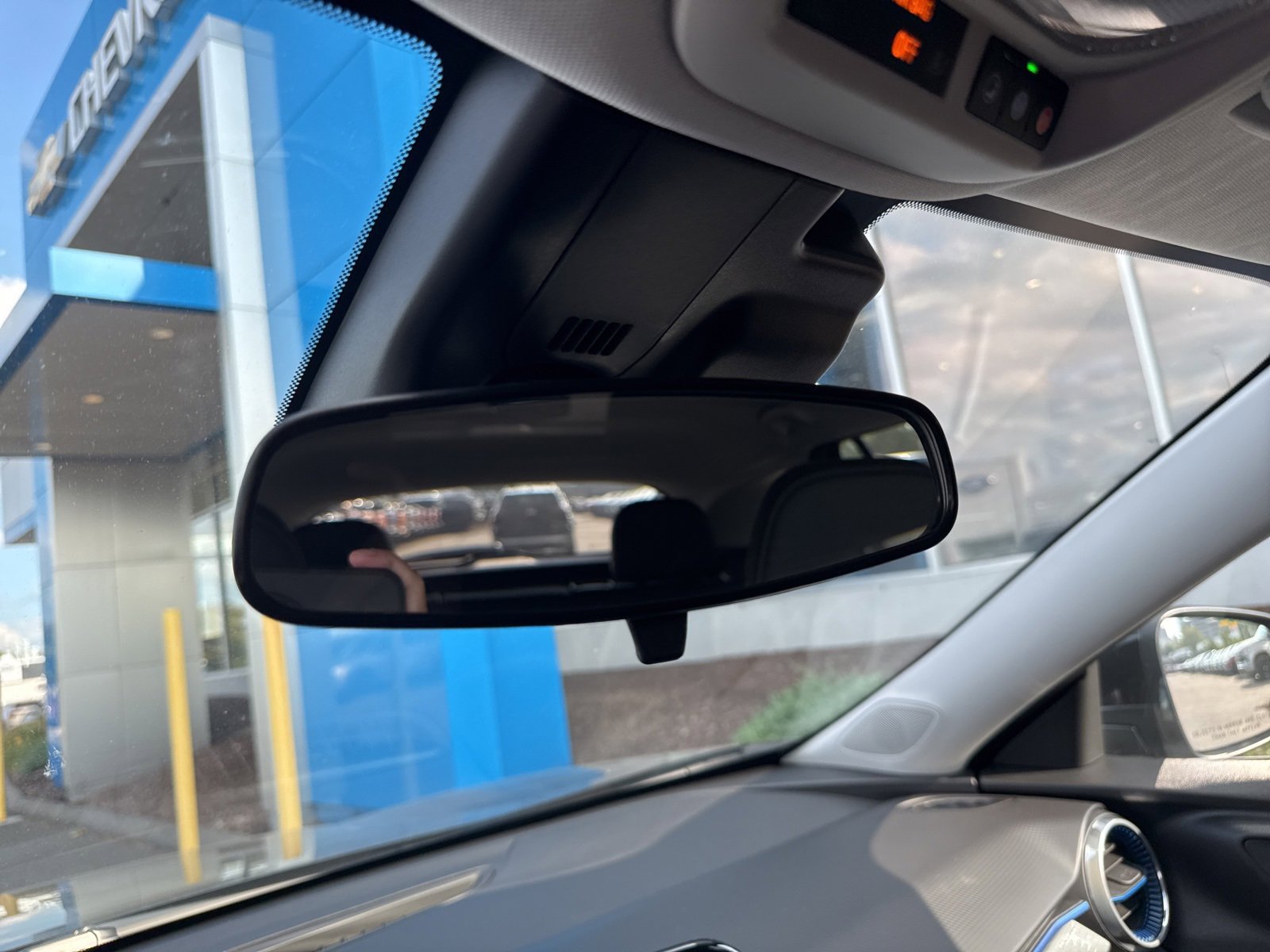 2025 Chevrolet Trax LT photo 23