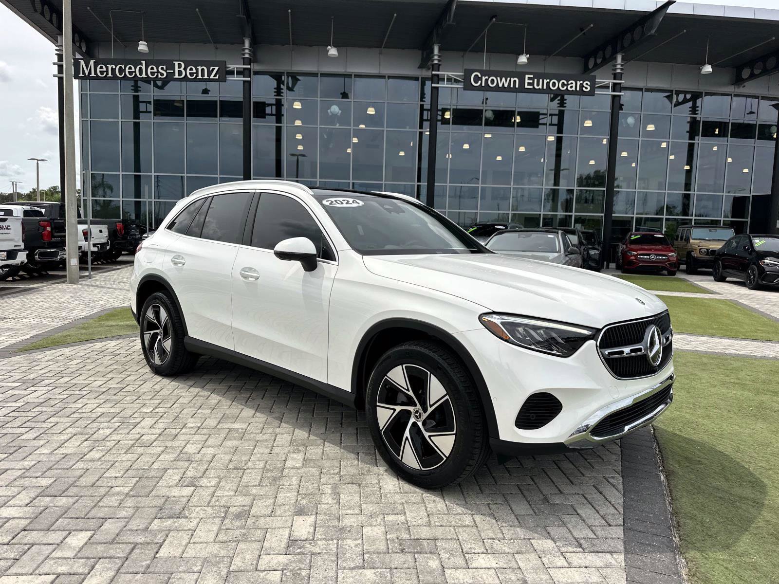 2024 Mercedes Benz GLC 300 photo 2