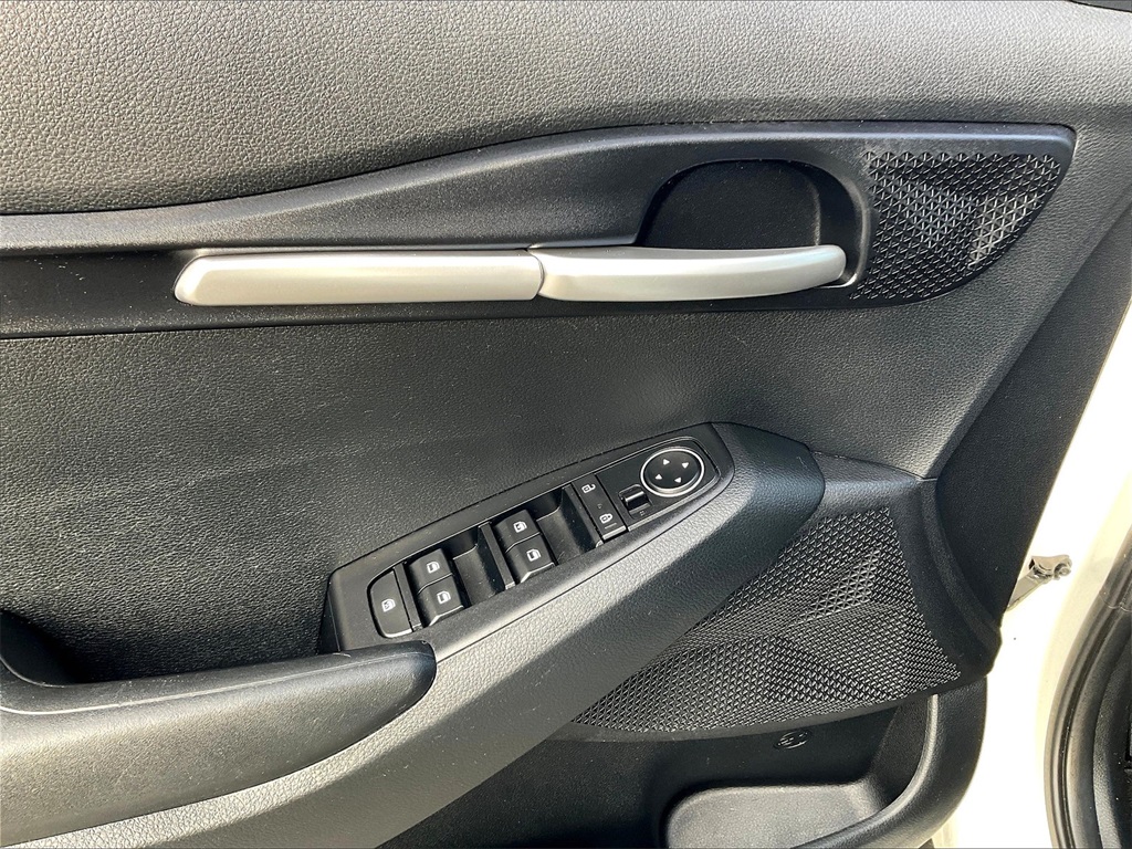 2023 Kia Seltos LX photo 33