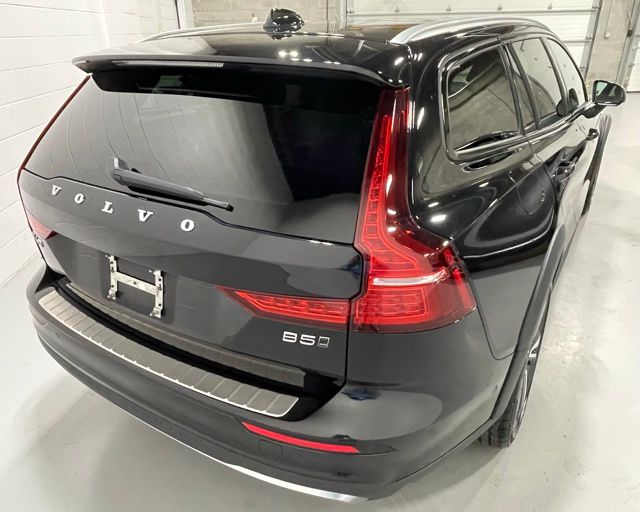 2023 Volvo V60 Cross Country B5 Plus photo 6