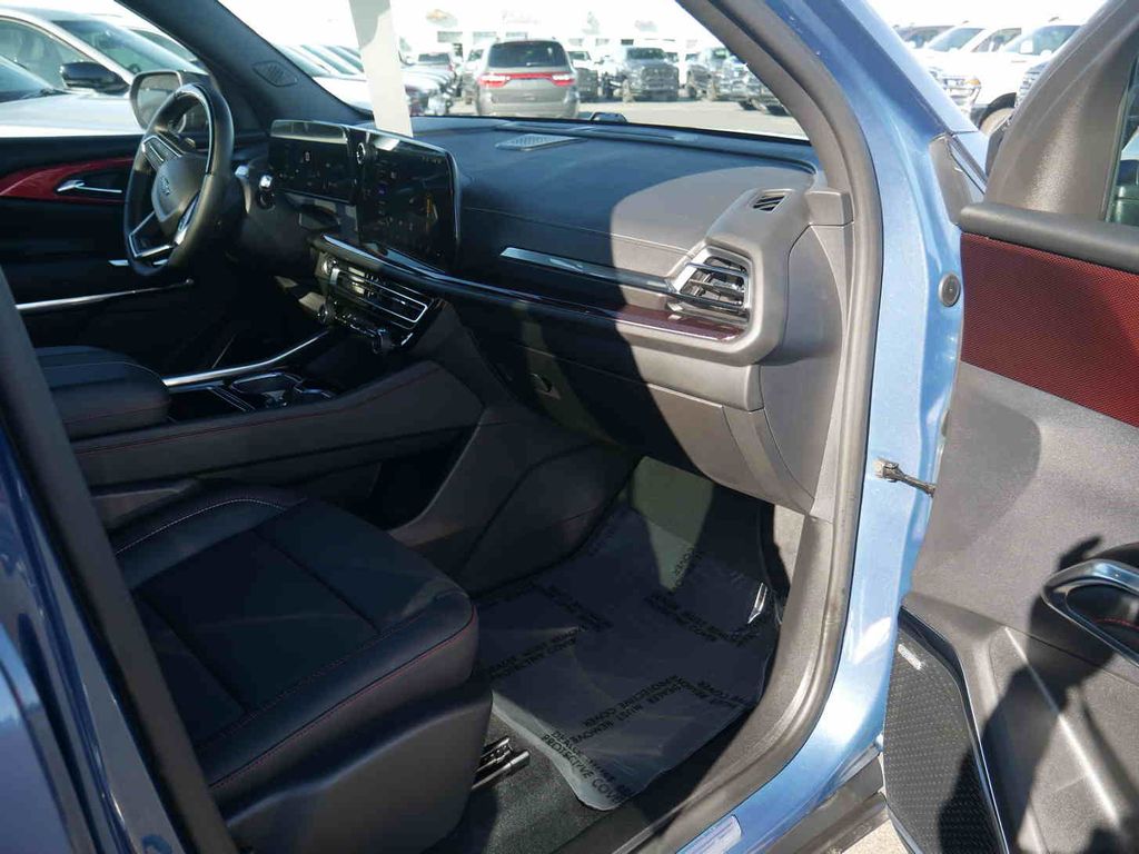 2024 Chevrolet Traverse Z71 photo 25