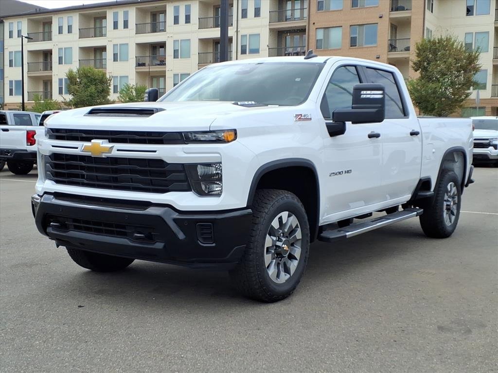 2026 Chevrolet Silverado 2500HD Custom photo 2