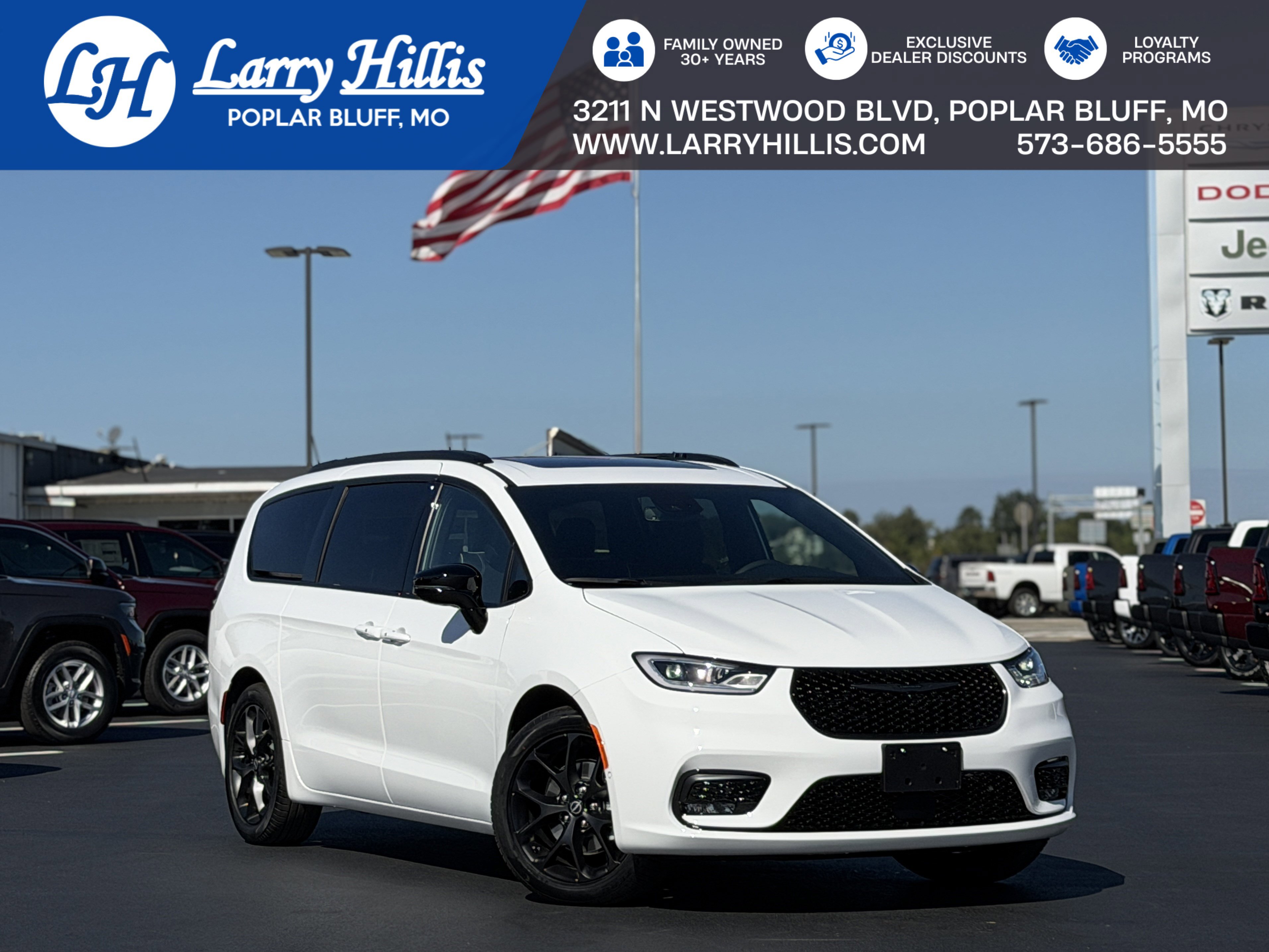 2026 Chrysler Pacifica Limited's photo