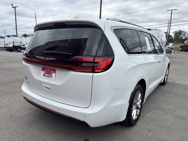 2021 Chrysler Pacifica Touring L photo 4