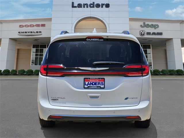 2021 Chrysler Pacifica Hybrid Touring L photo 4
