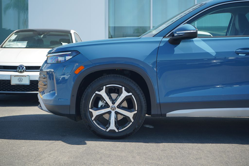 2026 Volkswagen Tiguan SE photo 2