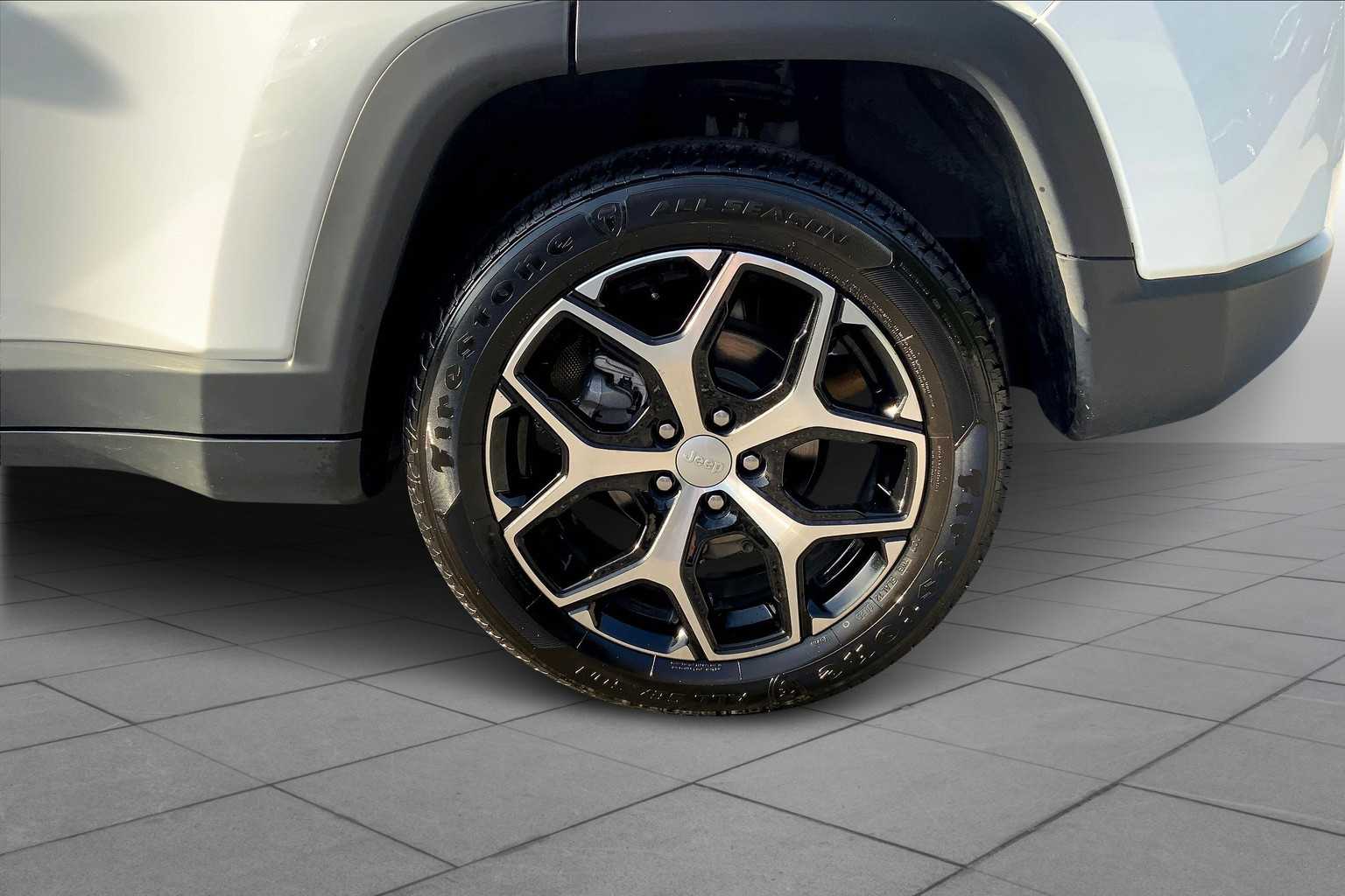 2024 Jeep Compass Latitude photo 10