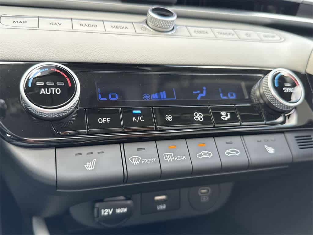 2024 Hyundai Elantra Limited photo 18