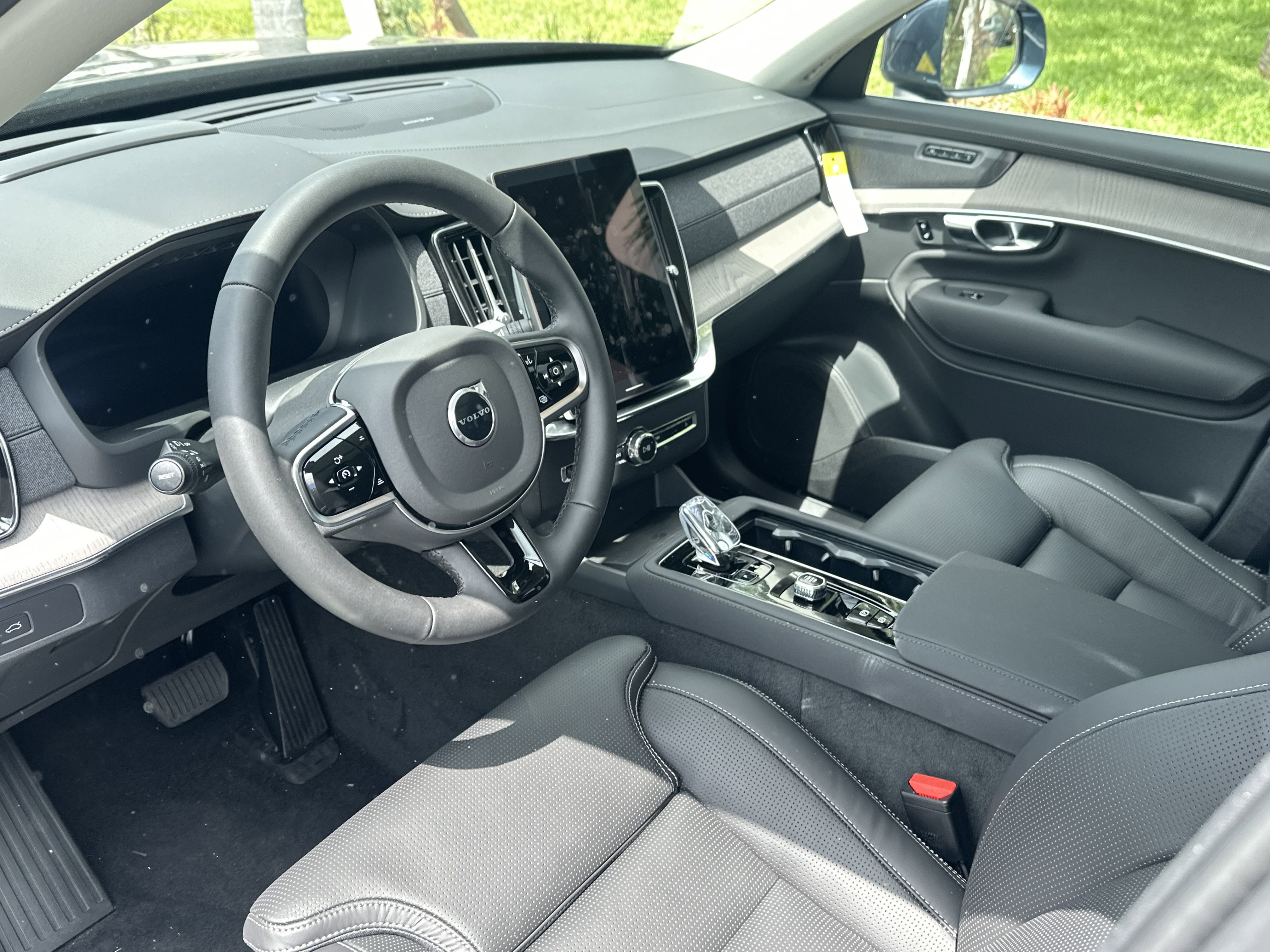 2025 Volvo XC90 photo 2