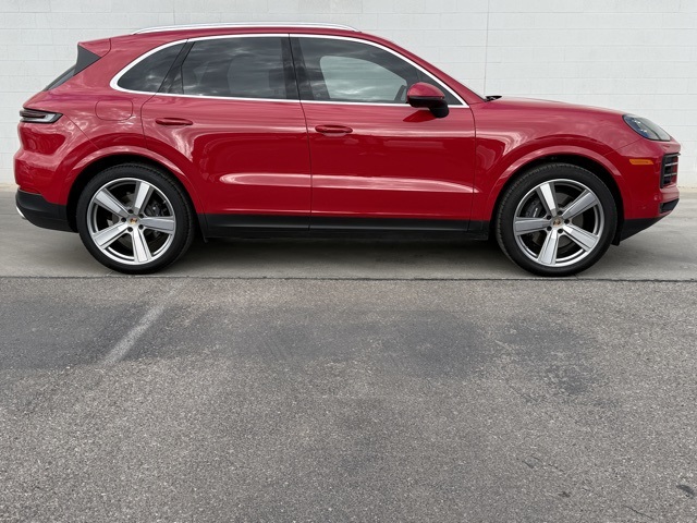 2025 Porsche Cayenne Base photo 8