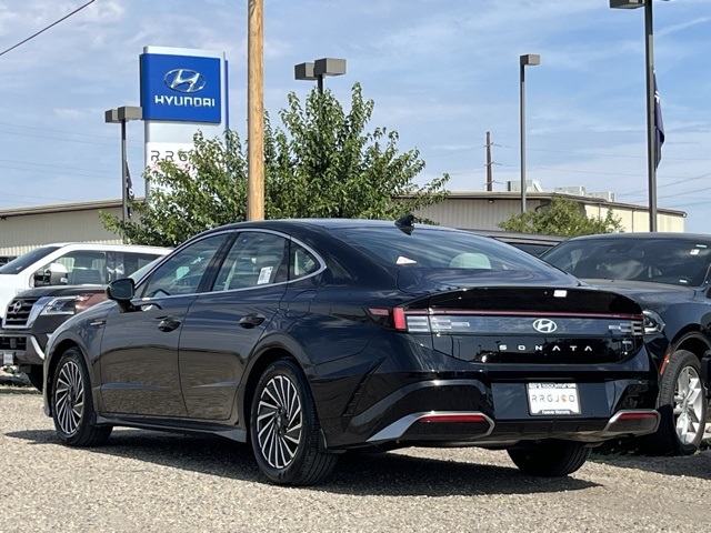 2025 Hyundai Sonata Hybrid SEL photo 3