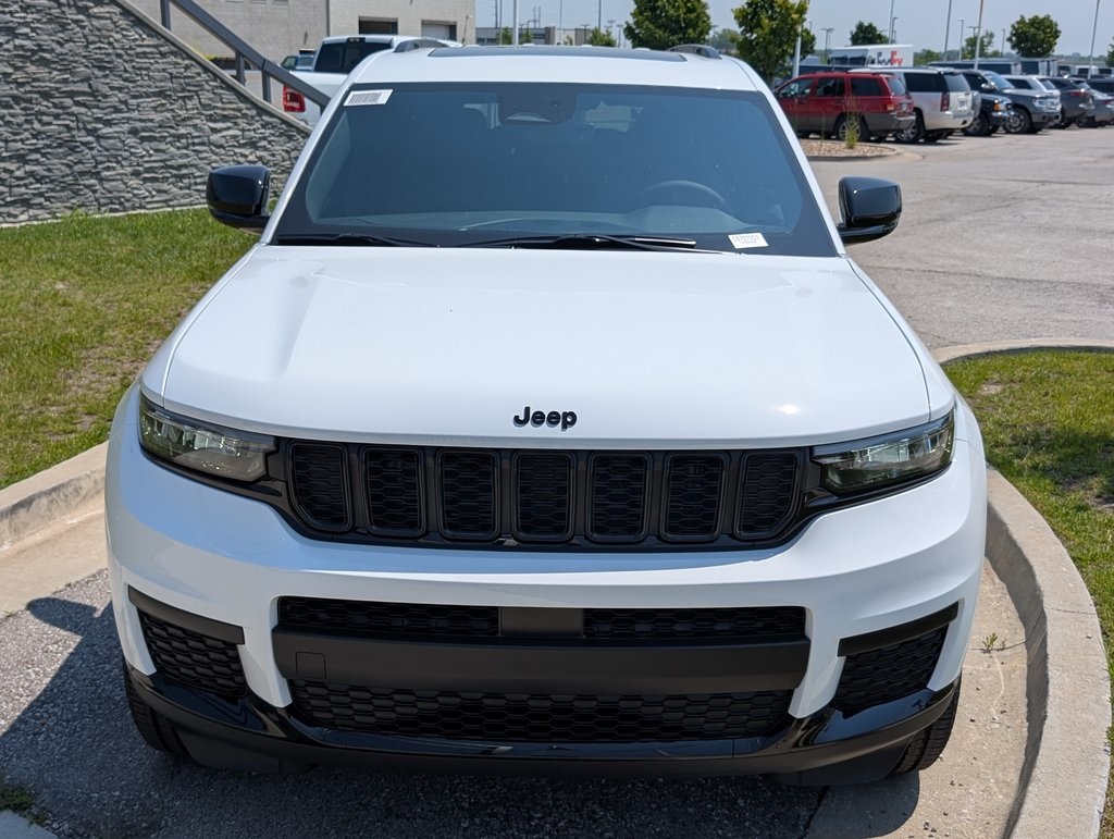 2025 Jeep Grand Cherokee Altitude X photo 3