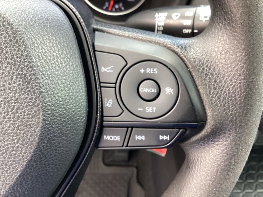 2020 Toyota RAV4 LE photo 21