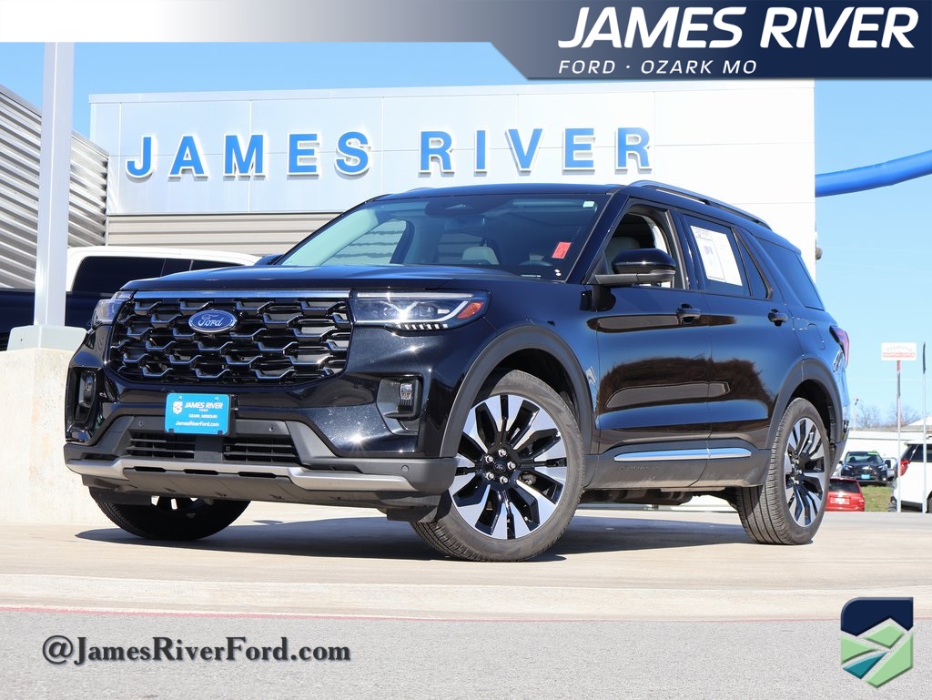 2025 Ford Explorer Platinum's photo