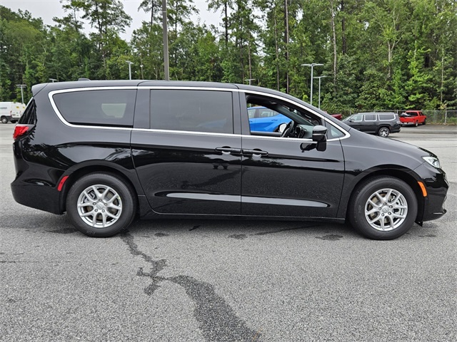2026 Chrysler Pacifica photo 13