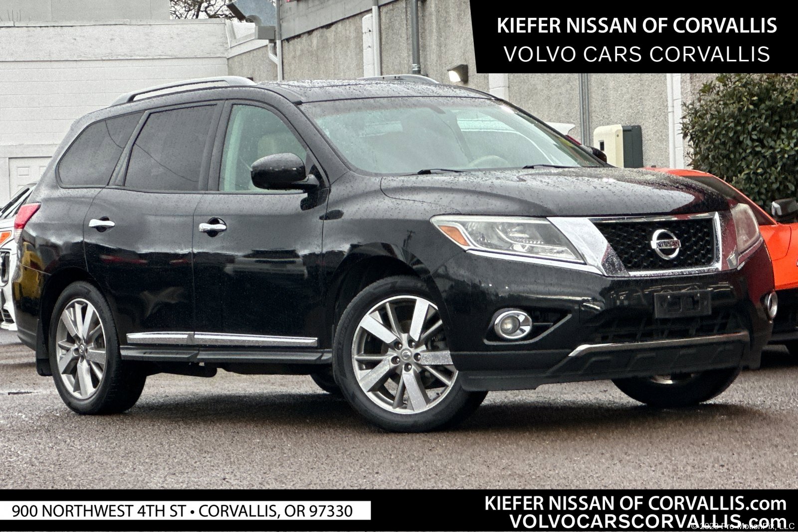 2013 Nissan Pathfinder Platinum's photo