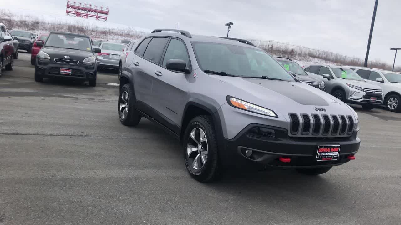 2017 Jeep Cherokee Trailhawk photo 2