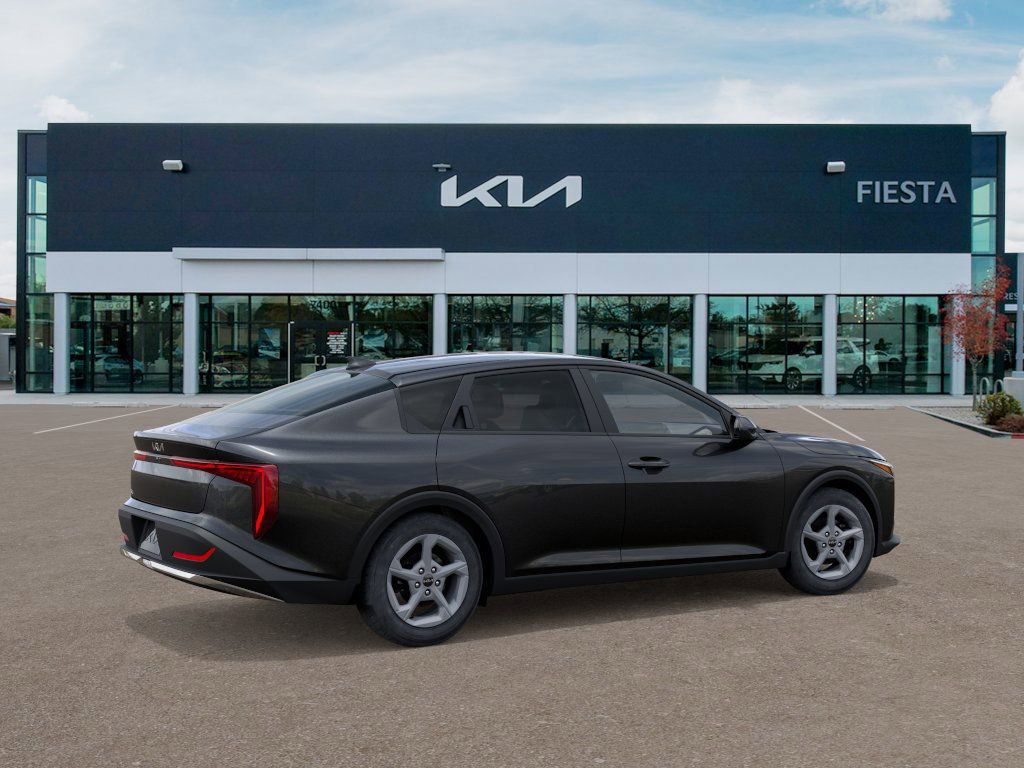 2025 Kia K4 LXS photo 6